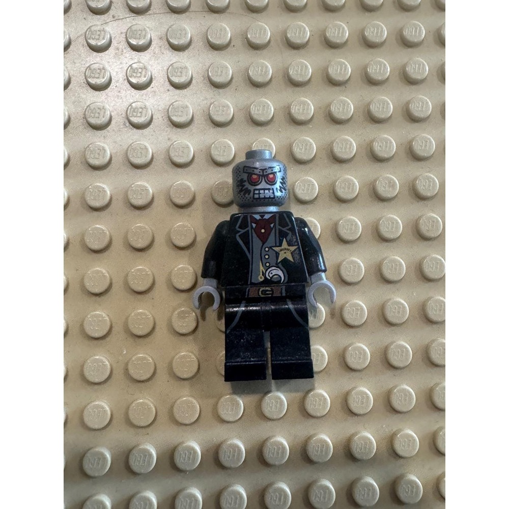 LEGO Monster Fighters Major Quinton Steele Minifigure Silver Head Sheriff Star